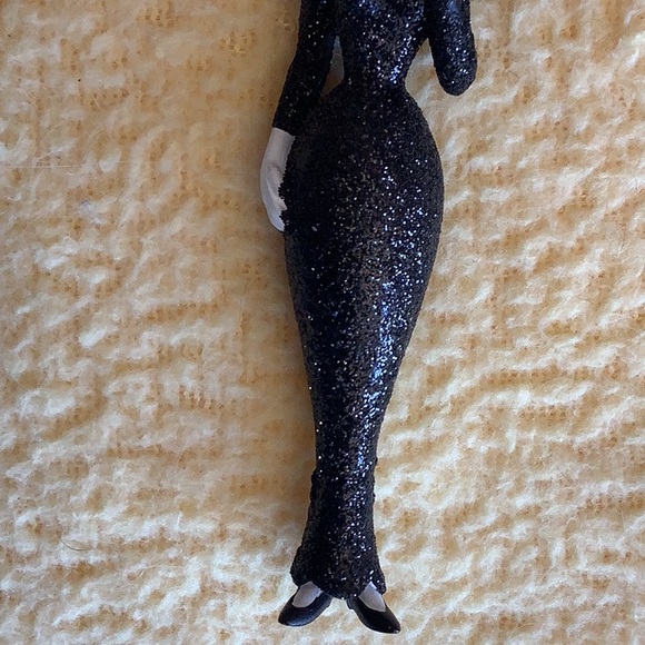 RARE HALLMARK 2009 “SASSY DIVAS” COLLECTION HALLOWEEN ORNAMENT - Picture 4 of 7